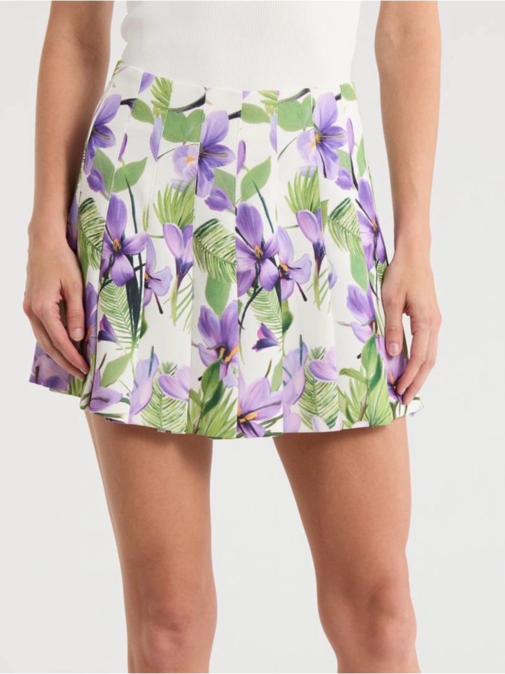 Alice + Olivia Carter Floral Pleated Mini Skirt 10 NEW
Waist 15.5
Length 16.5